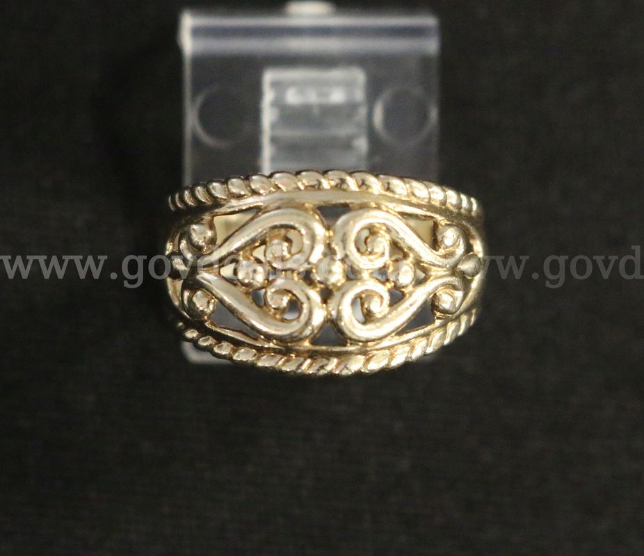 10k Yellow Gold Scroll Hearts Design Ring, 3.3 Grams