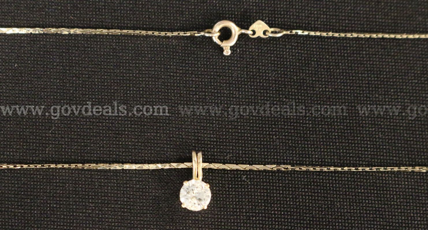 14K Yellow Gold Linked Design Necklace With Diamond Solitaire Pendant, 2.4 Grams