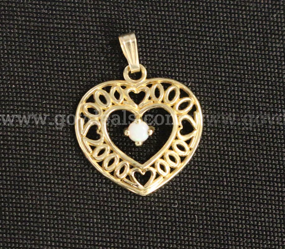 14K Yellow Gold Heart Shaped Motif Pendant With Opal Stone, 1.2 Grams