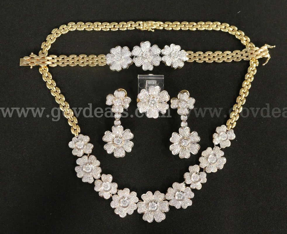 18k Yellow/White Gold Flower Necklace, Bracelet, Ring, and Earrings, 90.9 Grams