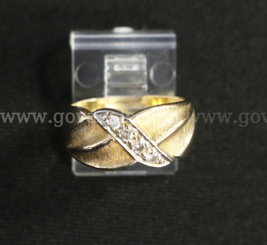 14K Yellow Gold Band Design Ring With Diamonds, 6.9 Grams
