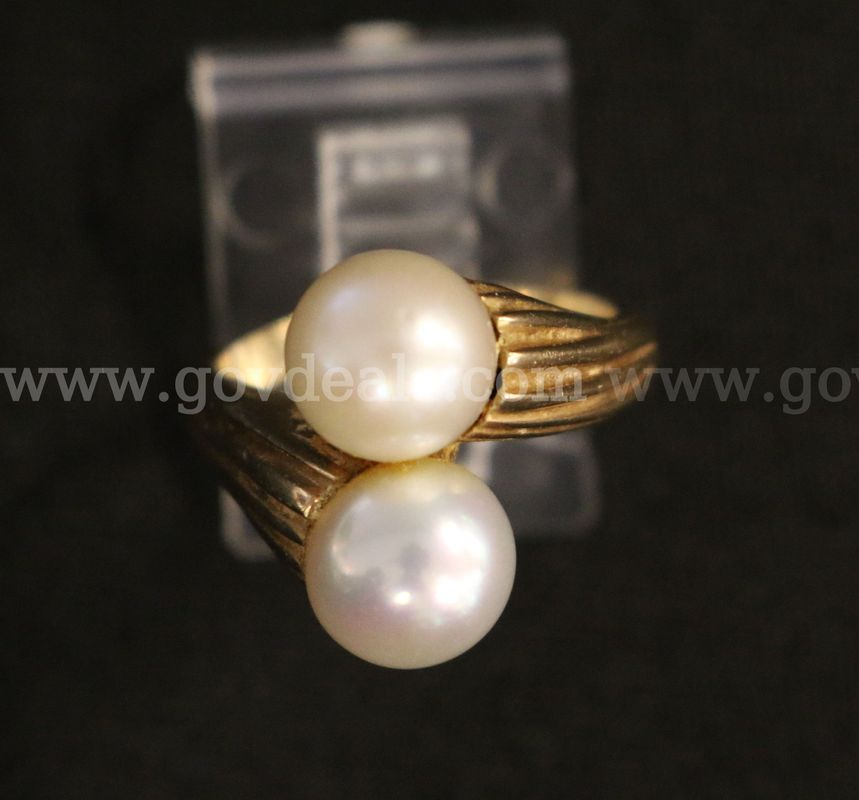 14K Yellow Gold Ring With Round White Akoya Pearls, 7.4 Grams
