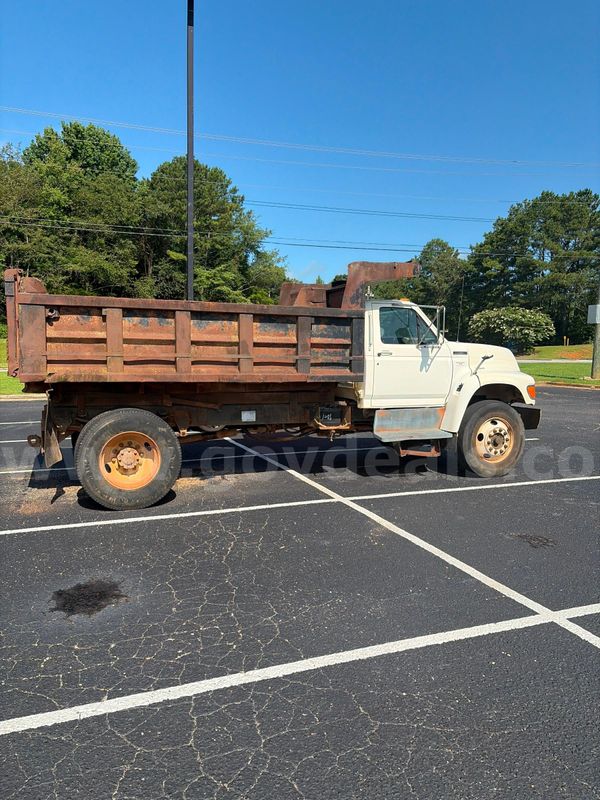 1997 Ford F700 DUMP TRUCK