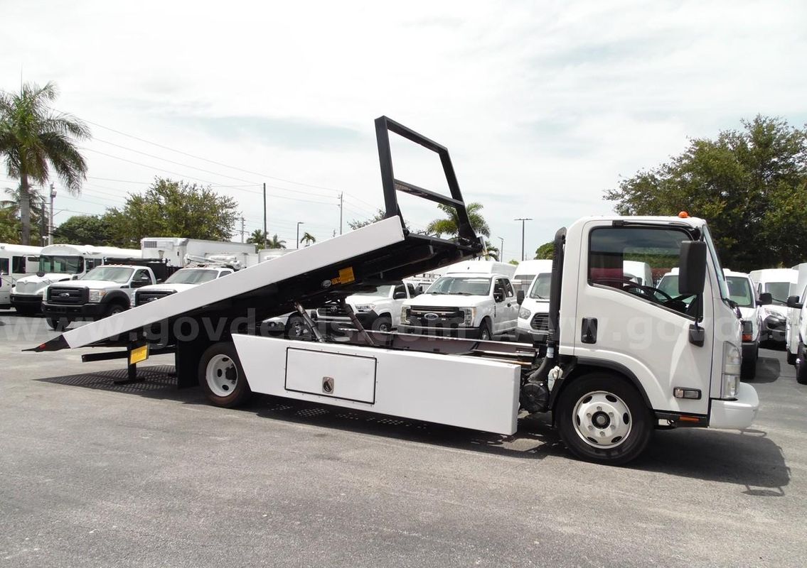 Isuzu NRR Rollback Flatbed Tow Truck 44,687 Miles