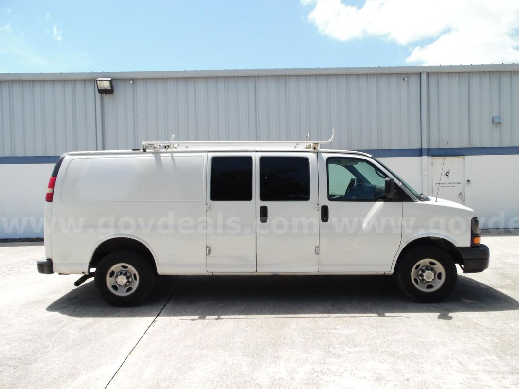 Chevrolet Express 3500 Cargo Van