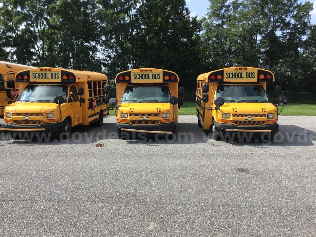 Lot of 3 Buses