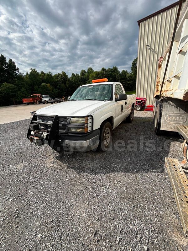 2005 Chevrolet Silverado 1500 REGULAR CAB PICKUP