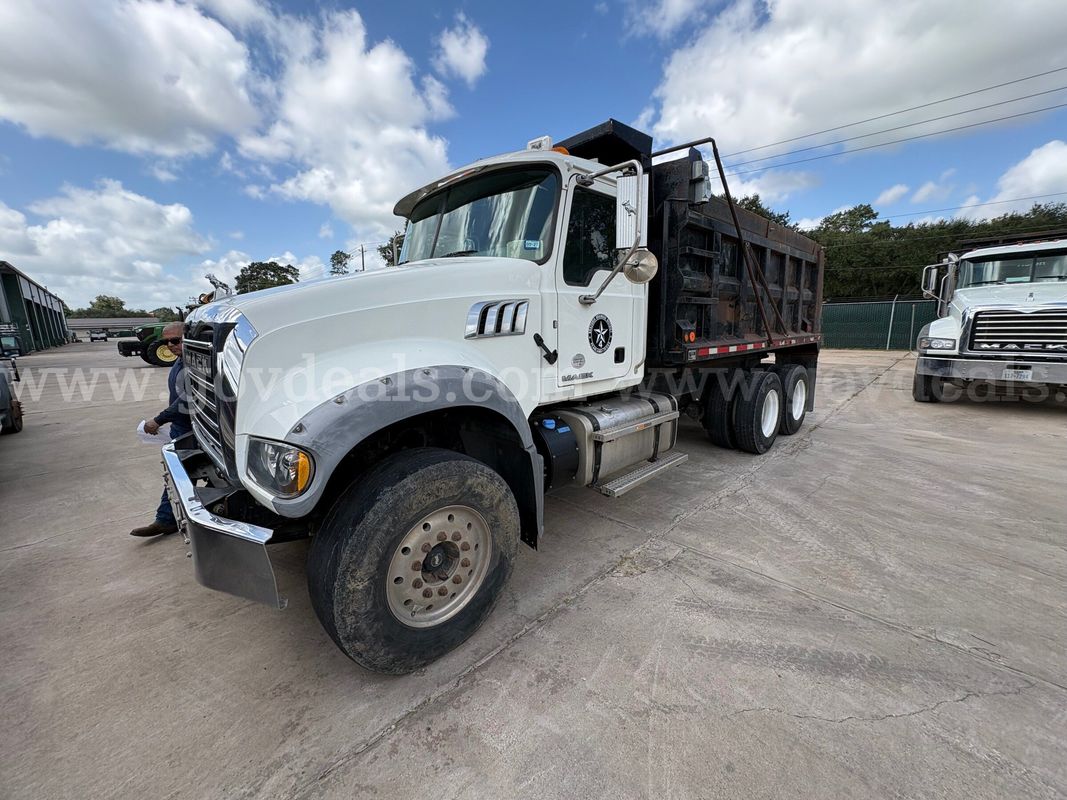 2016 Mack Gu713 Dump Truck