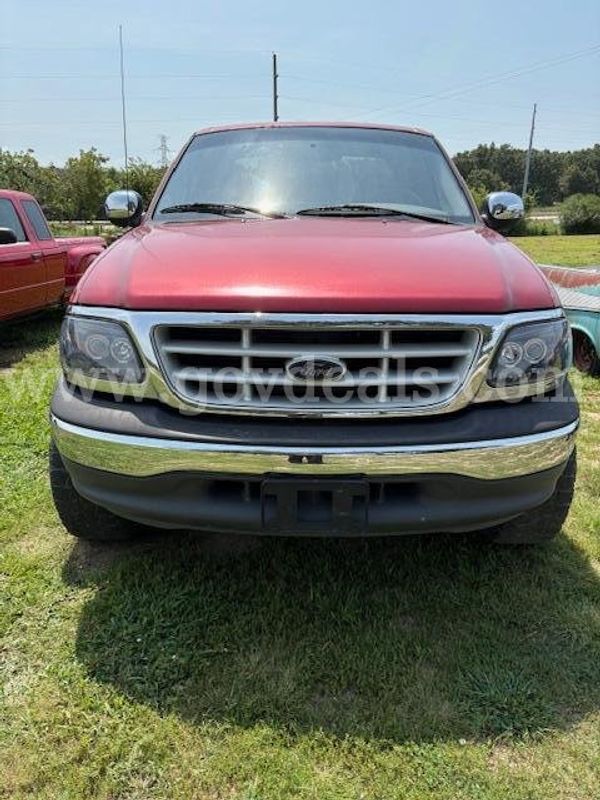 1999 Ford F-150 XL SuperCab Short Bed 2WD