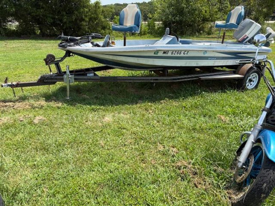 1977 Hydra-Sports Bass Boat with trailer and 65 HP Evinrude