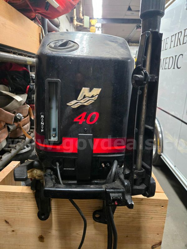 Mercury 40 hp outboard motor with tiller