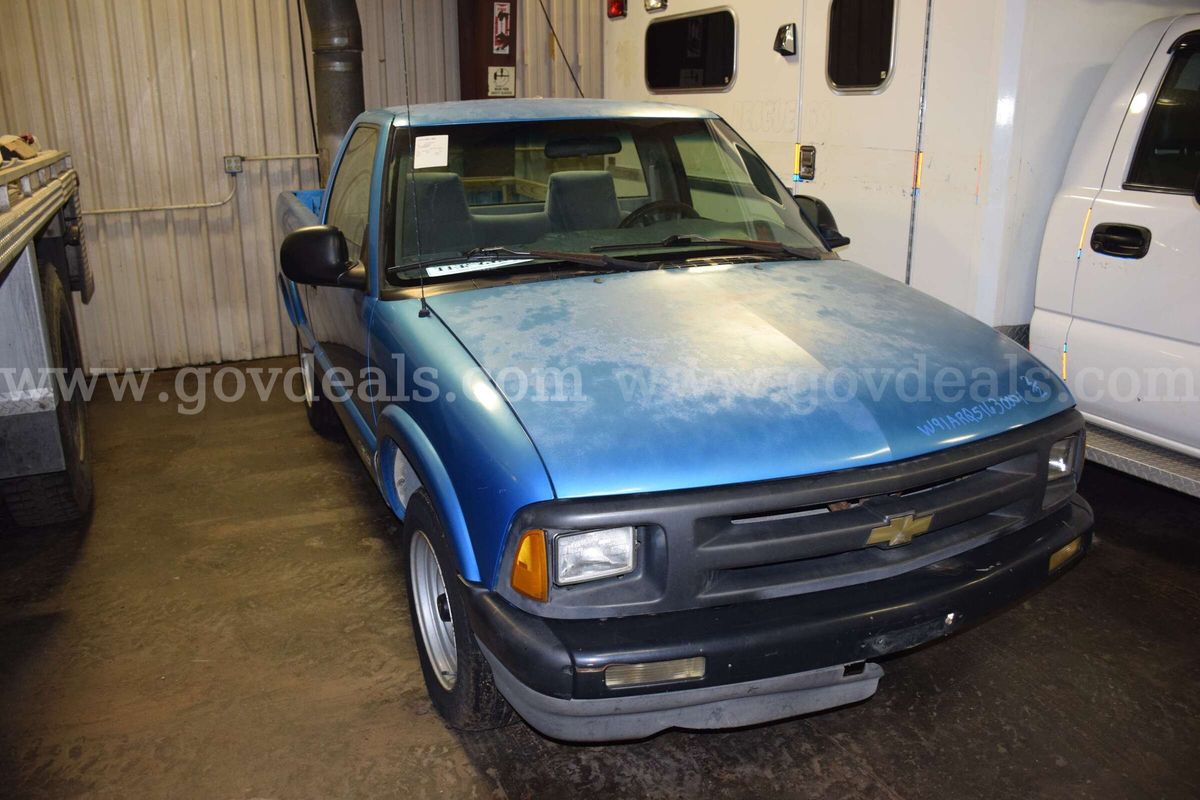 1995 Chevrolet S10 Pickup Reg. Cab Short Bed 2WD