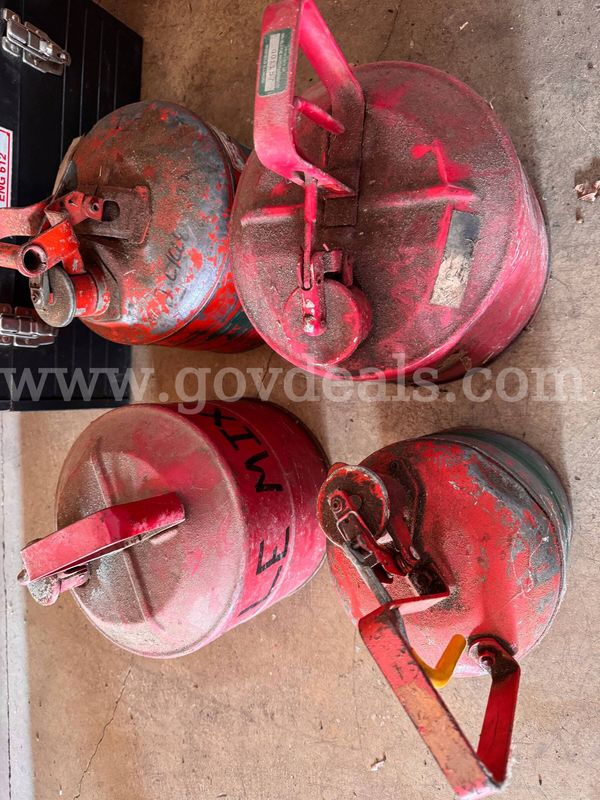 4 Asst gasoline cans; 1+2 gallon