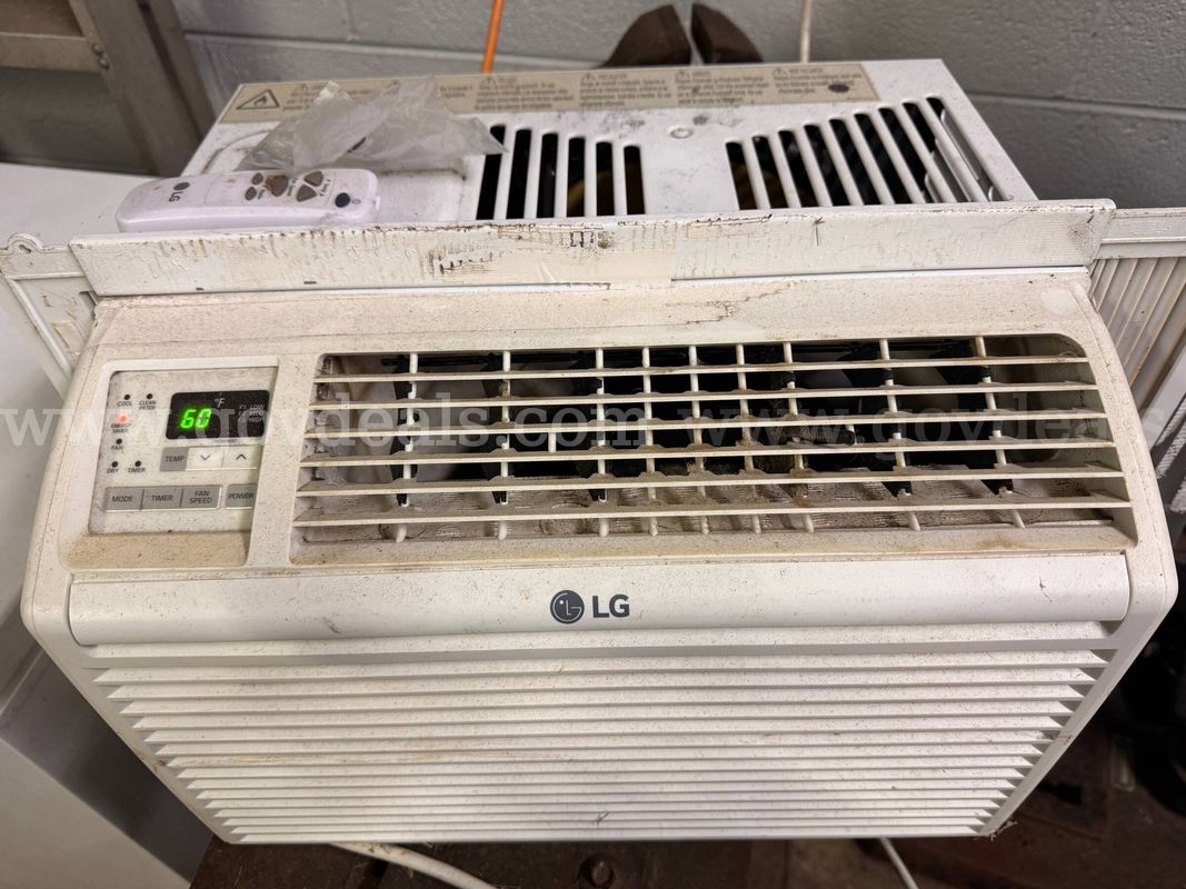 LG 6,000 btu window air conditioner - works
