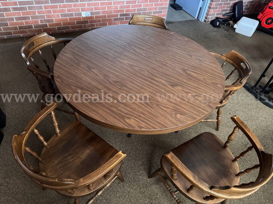 Dining table and 5 chairs