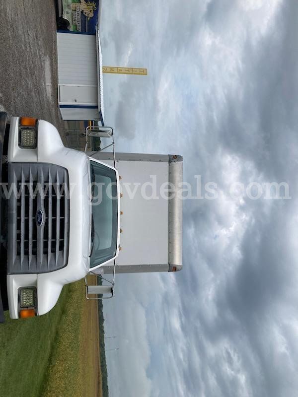 1998 Ford box truck