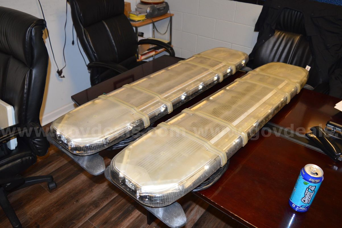 1 Lot of 2 Whelen Light Bars