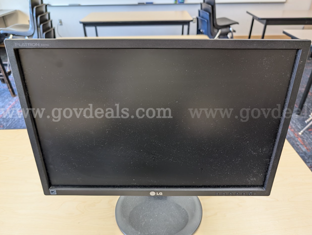 LG Flatron E2210 Computer Monitors (Lot of 9)