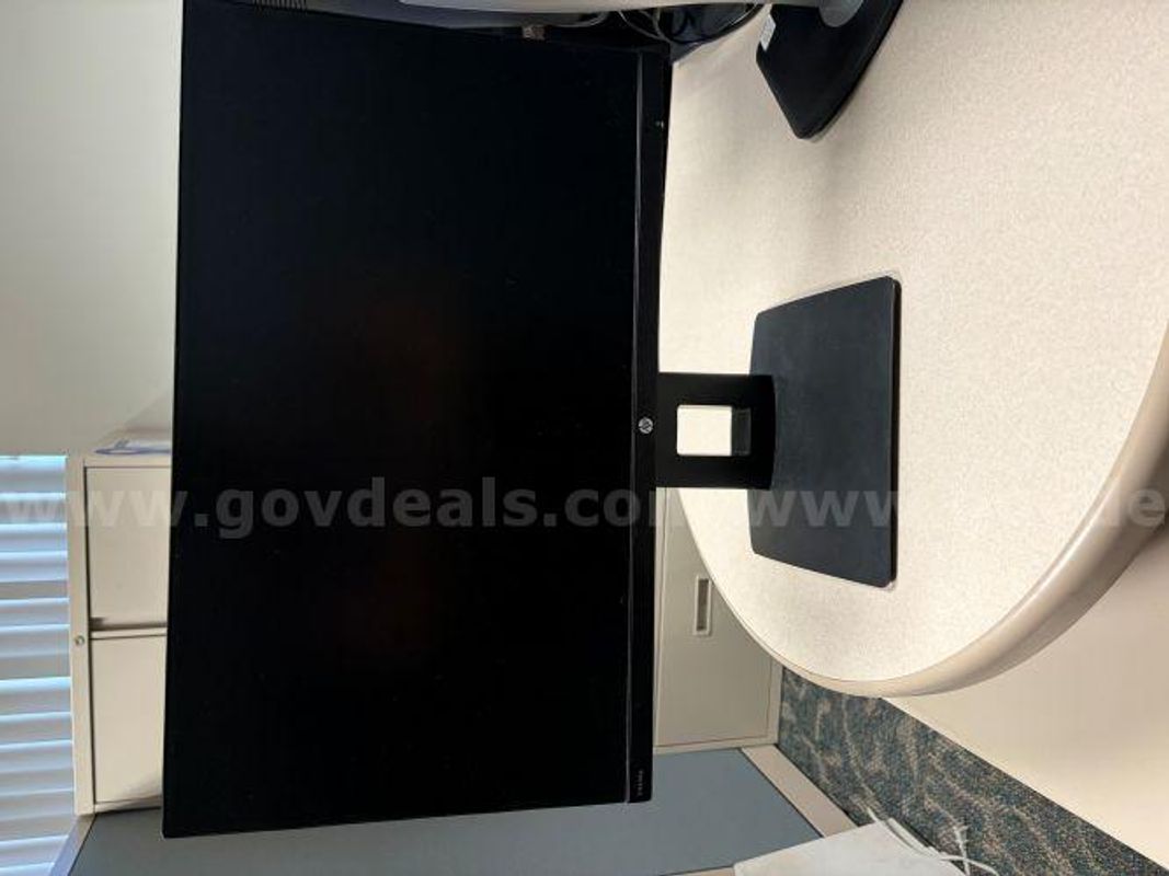 Lot of 32 Monitors mixed HP and Dell all 24 inch size
