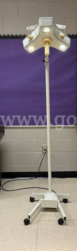 Burton Outpatient II 2110: quartz-halogen medical examination light with stand