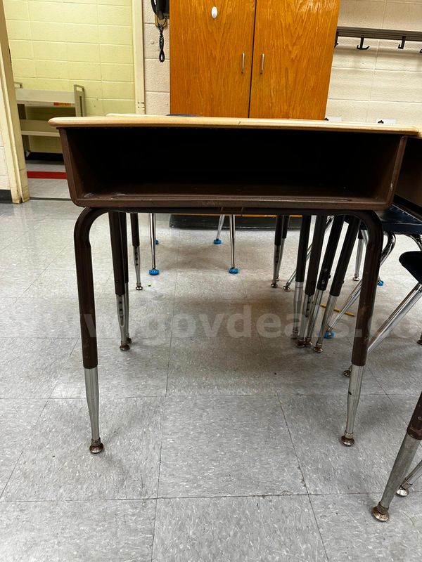 Lot of 20 Student Desks