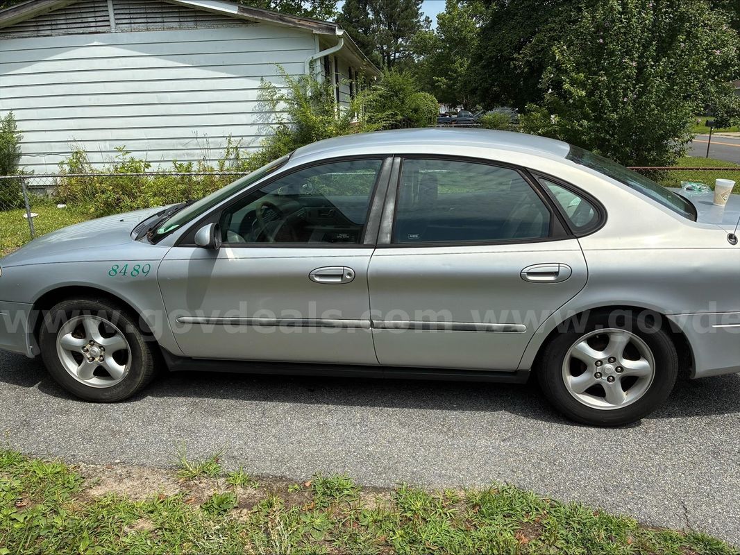 2000 Ford Taurus