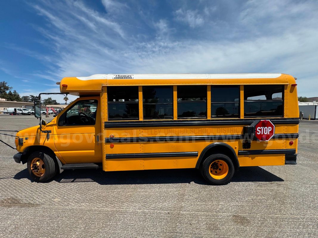 2002 Ford Econoline Thomas bus on a Ford E450 van chassis