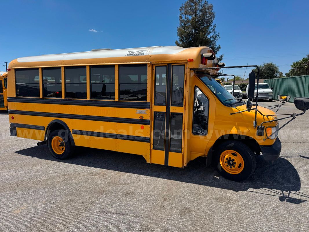 2002 Ford Econoline Thomas bus on a Ford E450 van chassis