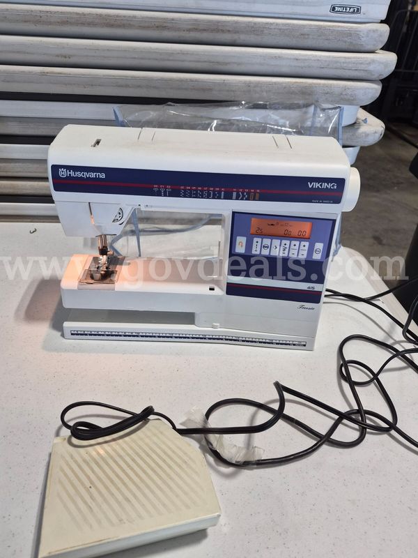 Husqvarna Viking Freesia 415 Electronic Sewing Machines