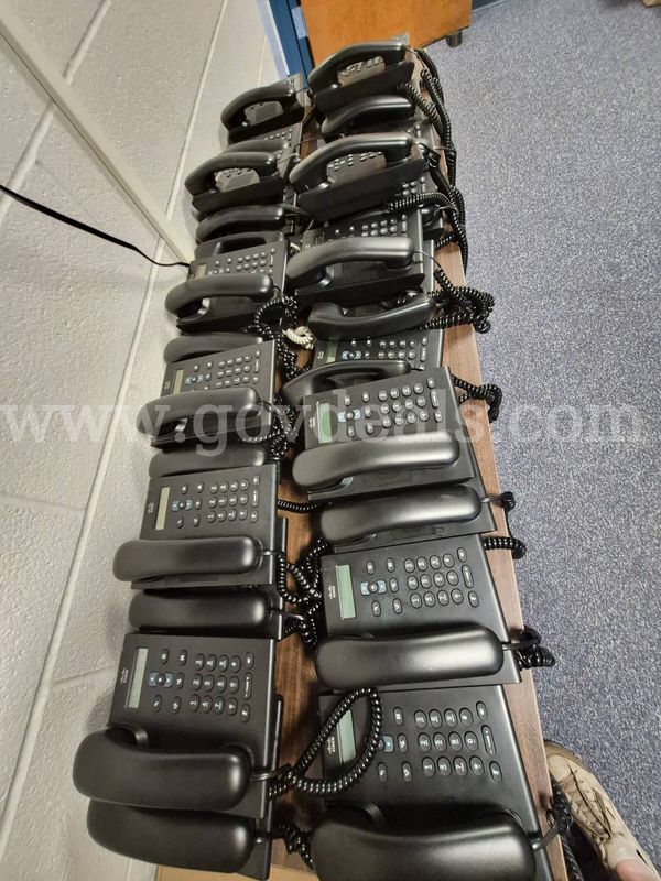 26 Cisco CP-3905 Unified DIP IP Desk Phones