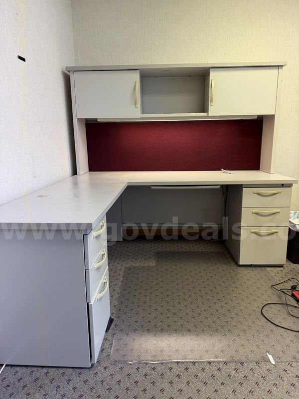 L-Shaped Desk with Hutch