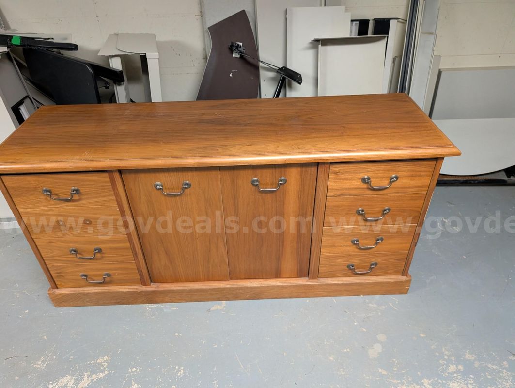 (2) Desk Lot