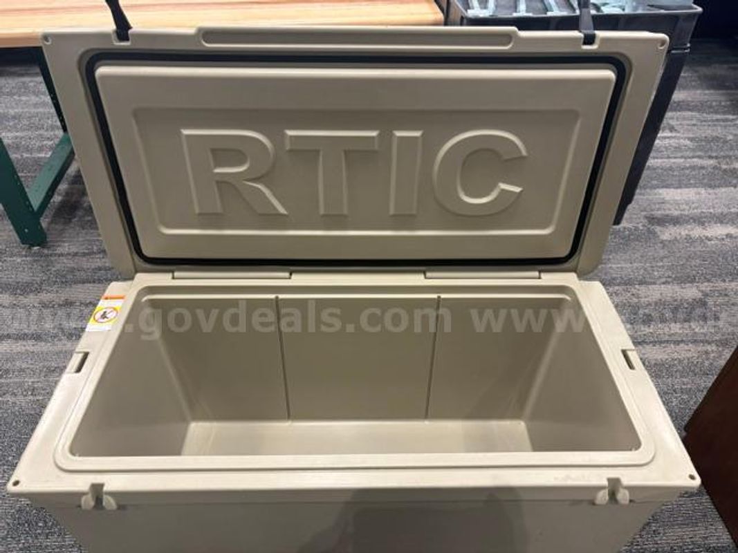 Large, 145 QT, hard sided, used Cooler