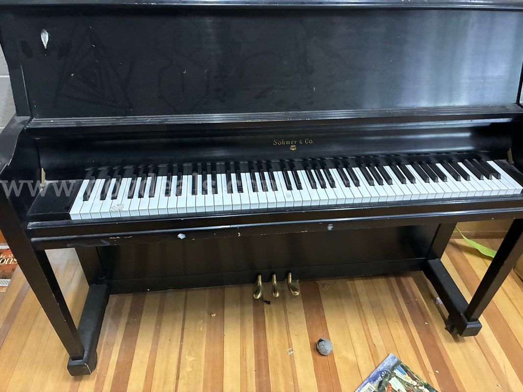 Upright piano -Black
