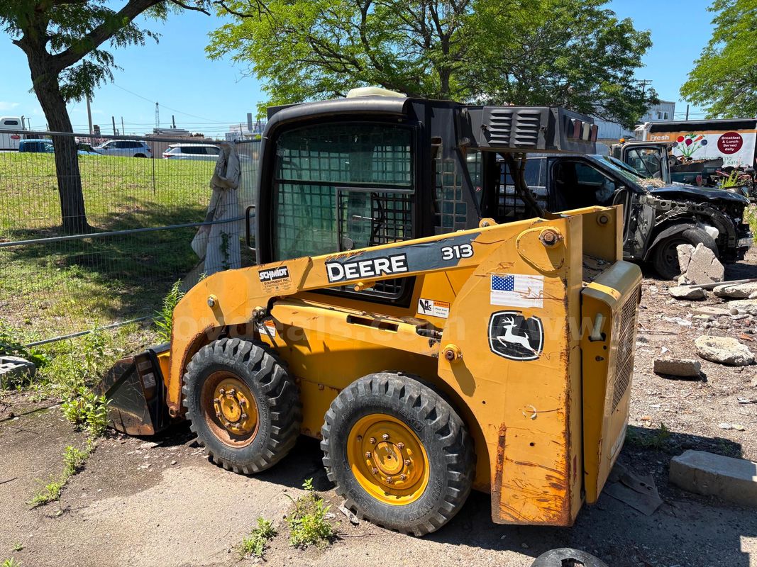 John Deere 313 Skid-Steer Loader