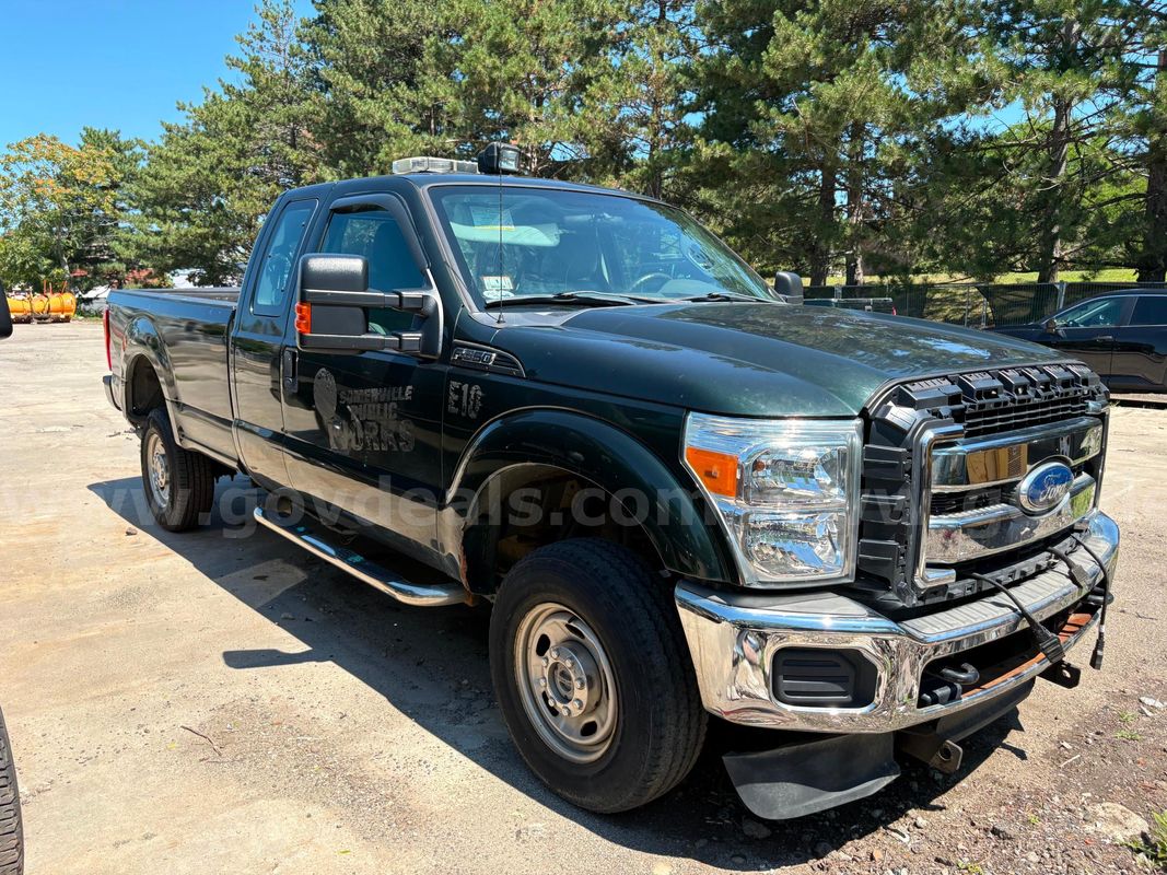 2012 Ford F-350 SD w/ Snow Plow