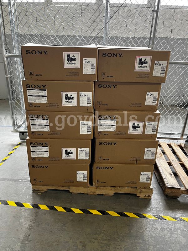 Lot of 16 Panasonic Projectors