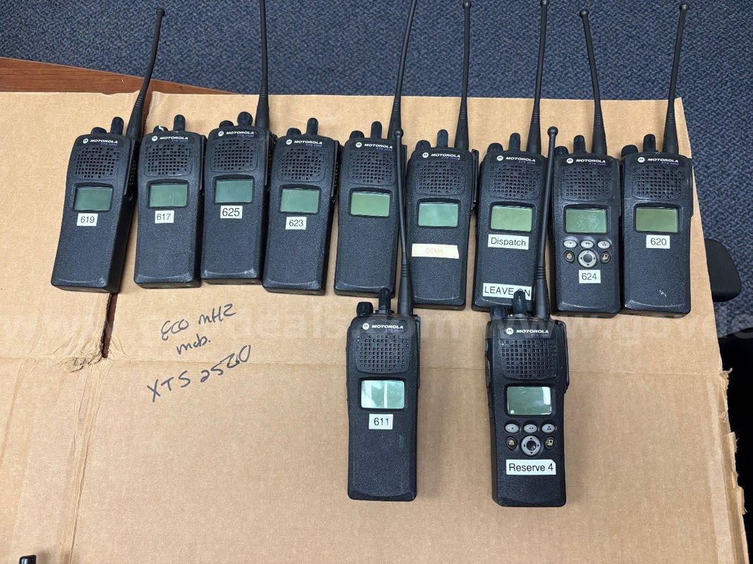 XTS2500 800mhz Portable Radios (11)