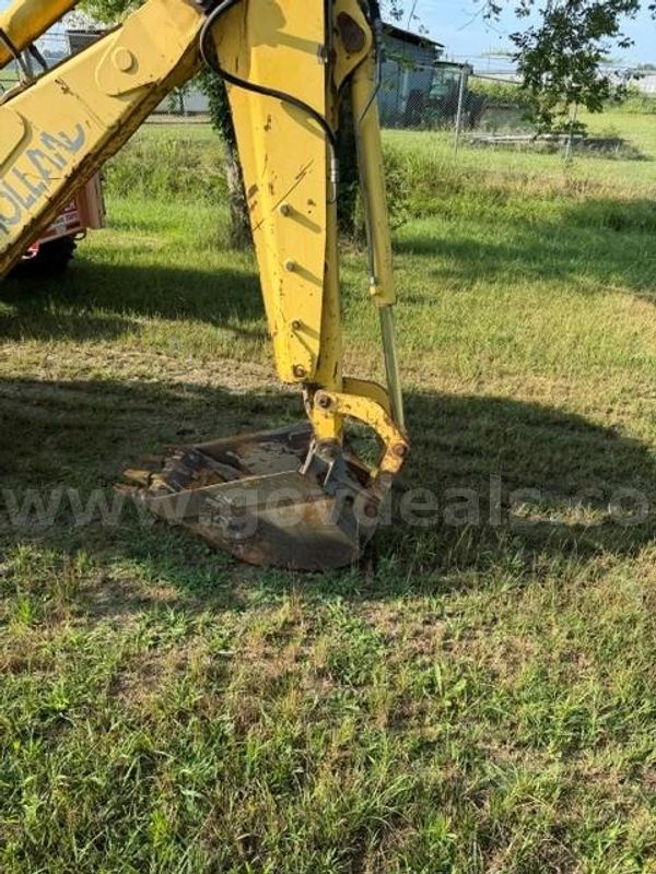 New Holland LB75B