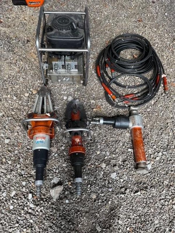 Halmatro Extrication Set: Spreader, Cutter, ram and Hoses.