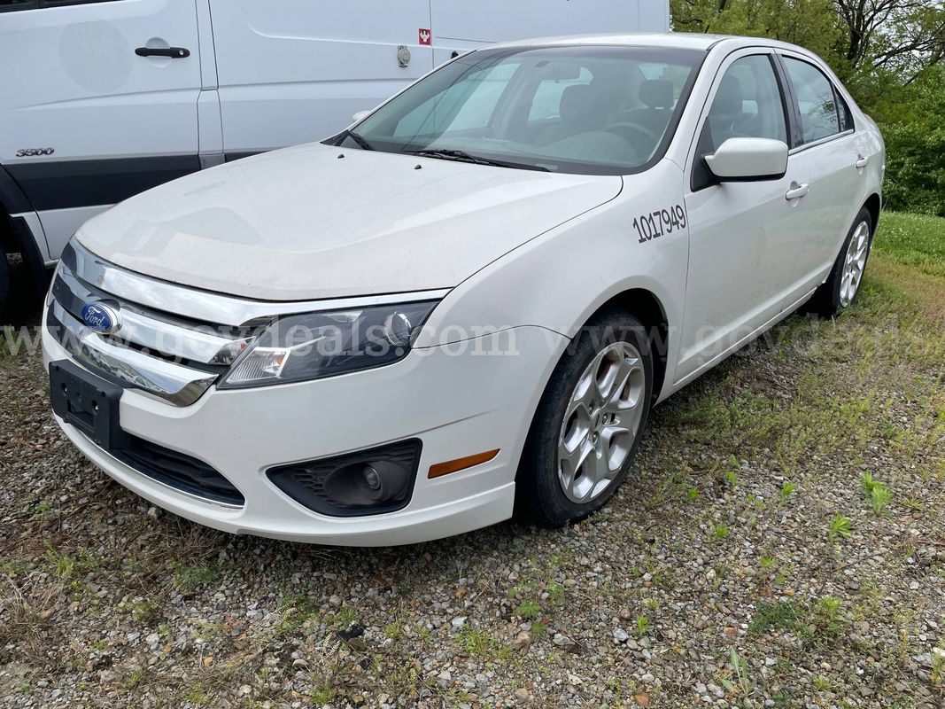 2011 Ford Fusion V6 SE SEDAN 4-DR with 3.0L V6