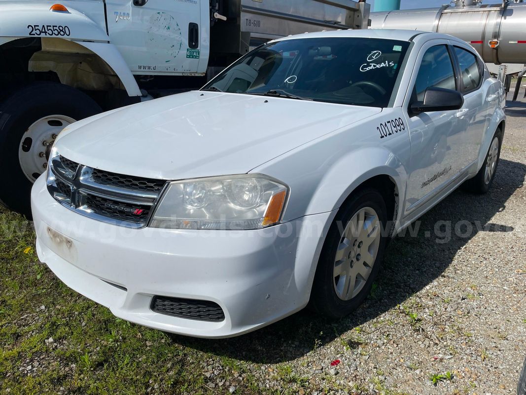 2013 Dodge Avenger SEDAN 4-DR with 2.4L L4