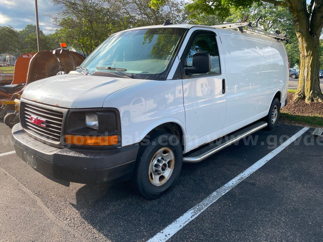 2016 GMC Savana G3500 Cargo Ext Van, 4.8L V8