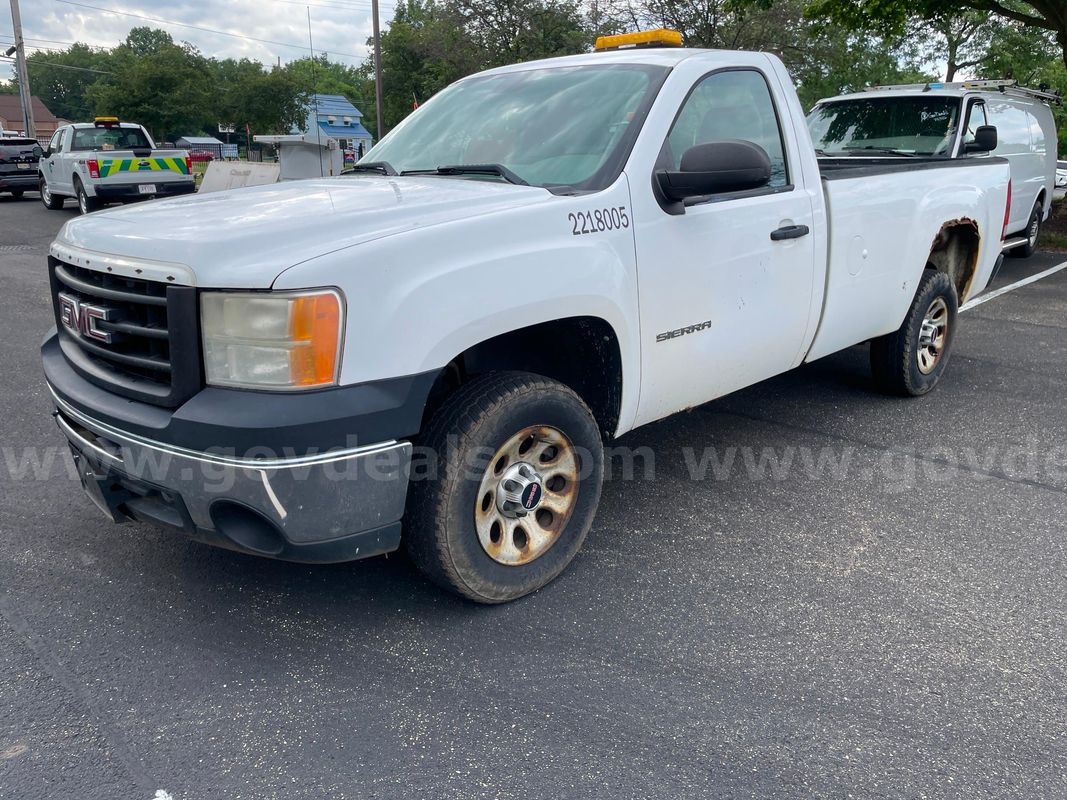 2010 GMC Sierra 1500 2WD REG CAB PICKUP with 4.8L V8
