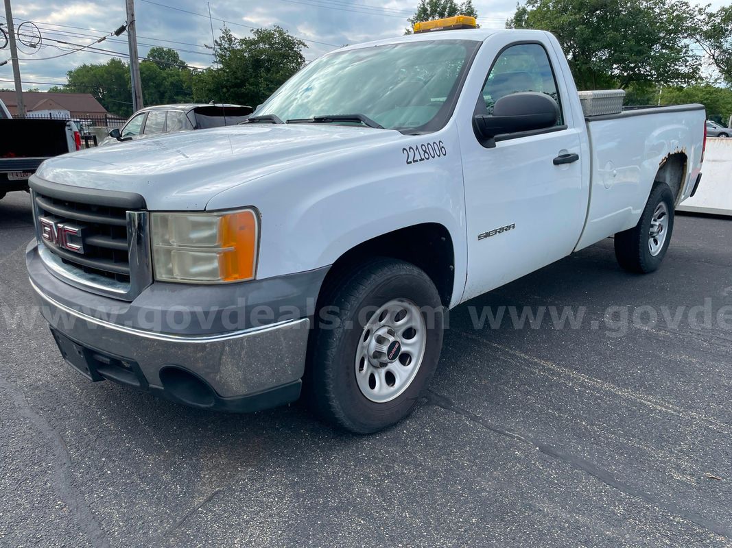 2010 GMC Sierra 1500 2WD REG CAB PICKUP with 4.8L V8