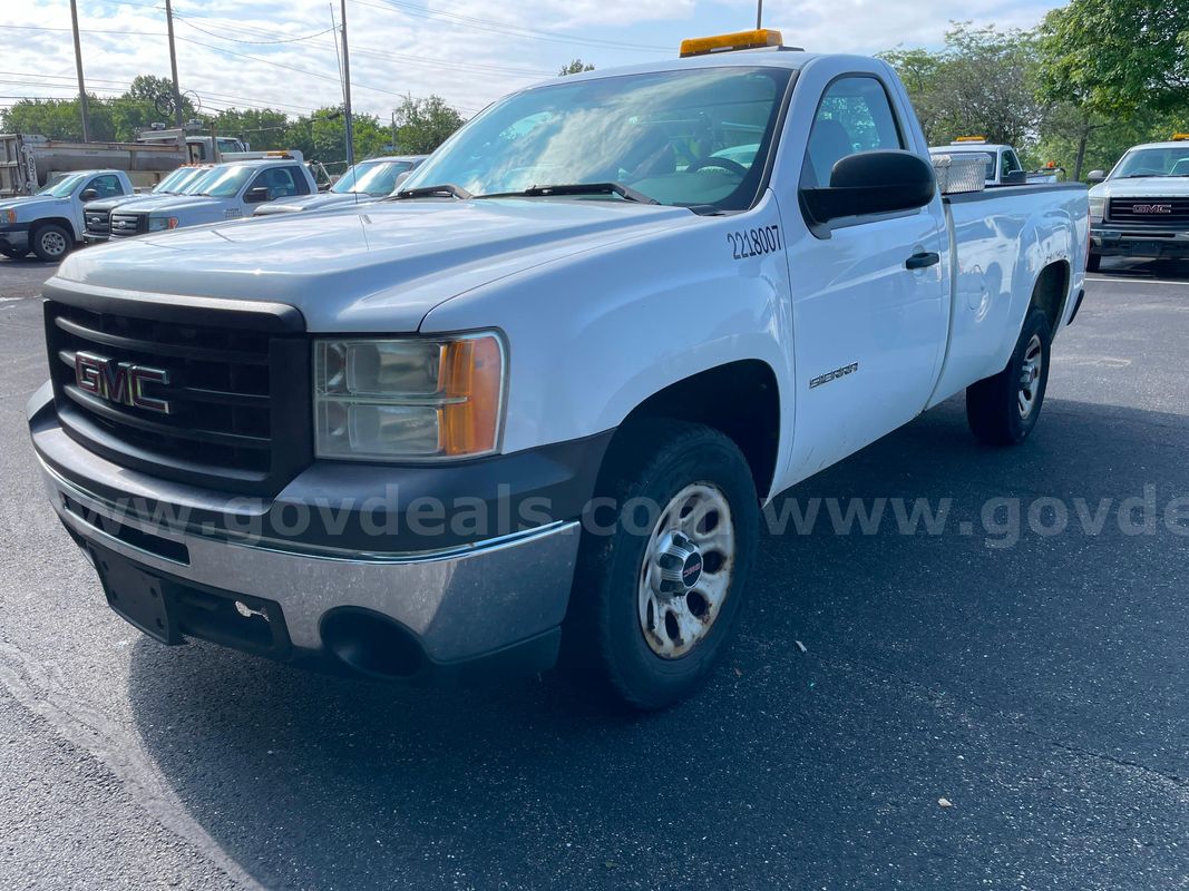 2010 GMC Sierra 1500 2WD REG CAB PICKUP with 4.8L V8