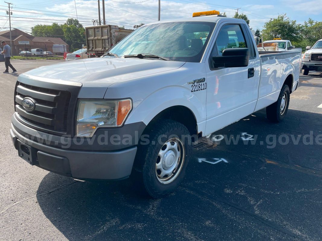 2011 Ford F-150 XL 2WD REG CAB PICKUP with 5.0L V8