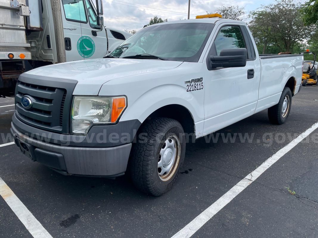 2011 Ford F-150 XL 2WD REG CAB PICKUP with 5.0L V8
