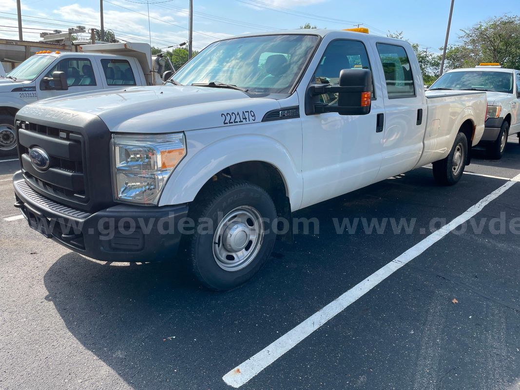2014 Ford F-250 XL SD Crew Cab 2WD PICKUP with 6.2L V8
