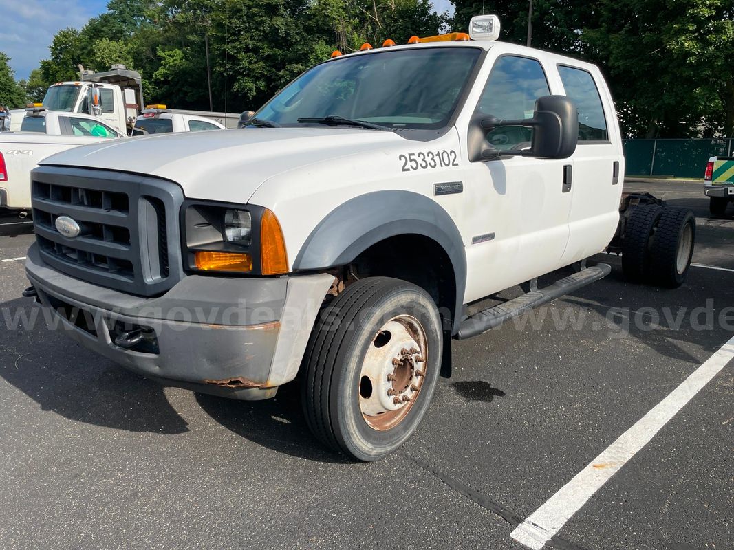 2007 Ford F-450 XL SD Crew Cab 2WD DRW PICKUP with 6.0L V8